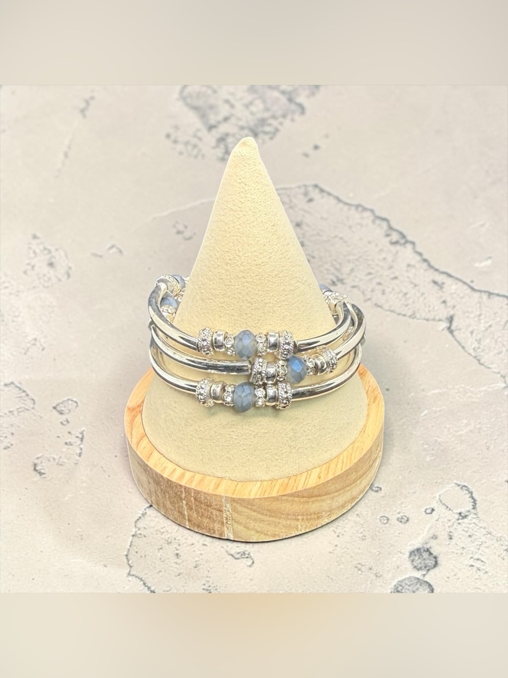 🩶💙Unbranded🩶💙Silver-Tone Blue Faceted Bead Stretch Bracelet Set of 3/NWOT